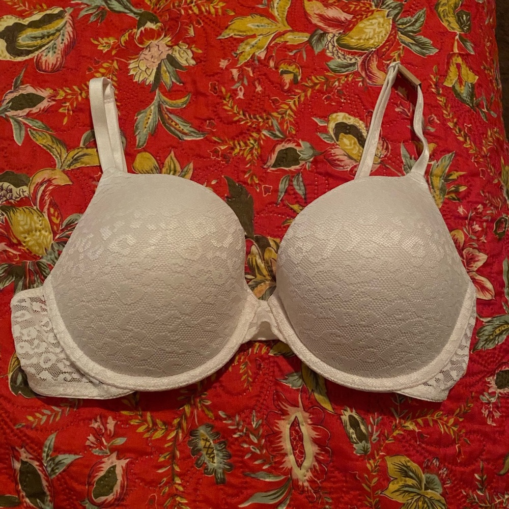 Pink Victoria secret push-up bra